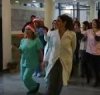 https://www.tp24.it/immagini_articoli/25-12-2019/1577258426-0-sicilia-medici-infermieri-ballano-cappelli-babbo-natale-video.jpg