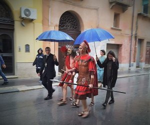 https://www.tp24.it/immagini_articoli/26-03-2016/1458950897-0-la-pioggia-sulla-processione-del-giovedi-santo-a-marsala-una-citta-senza-coraggio.jpg
