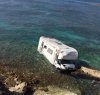 https://www.tp24.it/immagini_articoli/26-04-2017/1493221742-0-tragico-incidente-a-macari-camper-finisce-in-mare-un-morto.jpg