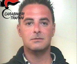 https://www.tp24.it/immagini_articoli/26-09-2017/1506430515-0-castellammare-estorsione-villetta-allasta-arrestato-anche-terzo-uomo.jpg