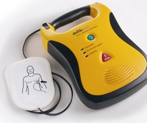 https://www.tp24.it/immagini_articoli/27-03-2019/1553673644-0-alcamo-altri-defibrillatori-sparsi-citta.jpg