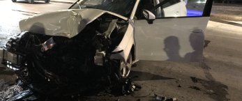 https://www.tp24.it/immagini_articoli/27-08-2018/1535350850-0-brutto-incidente-trapani-auto-albero-fardella.jpg