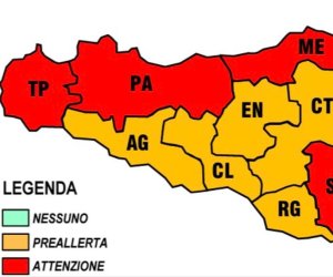 https://www.tp24.it/immagini_articoli/27-08-2023/1693095230-0-meteo-bel-tempo-e-caldo-nbsp-in-tutta-la-sicilia-allerta-rossa-incendi-a-trapani-palermo-messina-e-siracusa.jpg