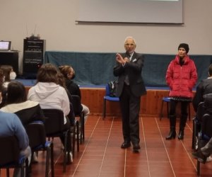 https://www.tp24.it/immagini_articoli/27-11-2021/1638035324-0-castelvetrano-il-comune-e-la-partecipazione-civica-gli-incontri-del-sindaco-nelle-scuole.jpg