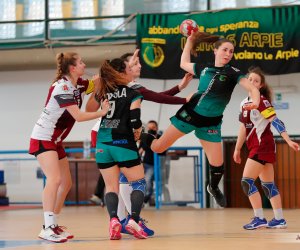 https://www.tp24.it/immagini_articoli/28-03-2021/1616954253-0-con-il-punteggio-di-28-a-17-l-ac-life-style-handball-erice-liquida-la-pratica-cassano-magnago.jpg