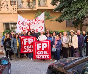 https://www.tp24.it/immagini_articoli/28-03-2023/1680035263-0-sicilia-i-nbsp-dipendenti-delle-ipab-protestano-davanti-all-assessorato-regionale.jpg