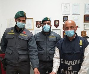 https://www.tp24.it/immagini_articoli/28-04-2021/1619601530-0-trapani-arrestato-corriere-della-coca.jpg