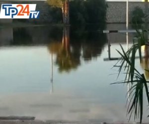 https://www.tp24.it/immagini_articoli/28-09-2022/1664352024-0-alluvione-a-trapani-le-condizioni-disastrose-del-campo-sportivo-ex-coni-il-video.jpg