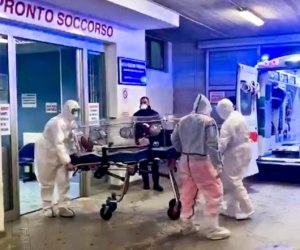 https://www.tp24.it/immagini_articoli/30-10-2020/1604052947-0-sicilia-coronavirus-in-tilt-i-pronto-soccorso-ambulanze-in-coda-nbsp.jpg