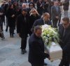https://www.tp24.it/immagini_articoli/30-12-2015/1451473119-0-marsala-tanta-commozione-ai-funerali-del-piccolo-gioele-genova.jpg